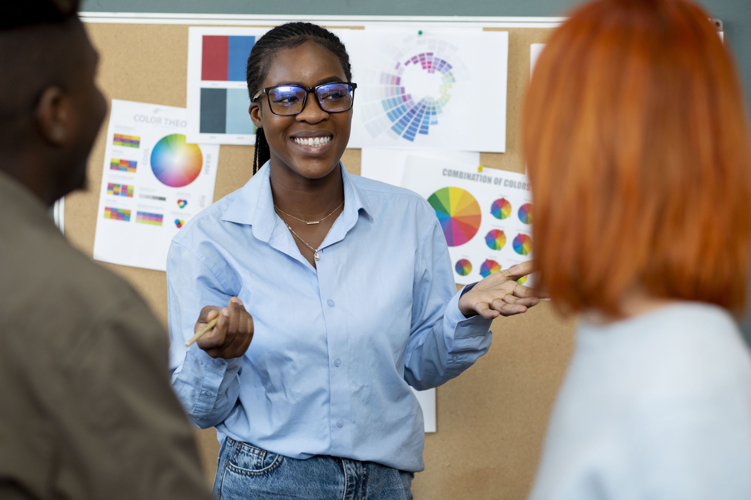 Elevator Pitch Clarity: The Career Woman’s Guide to a Memorable Introduction