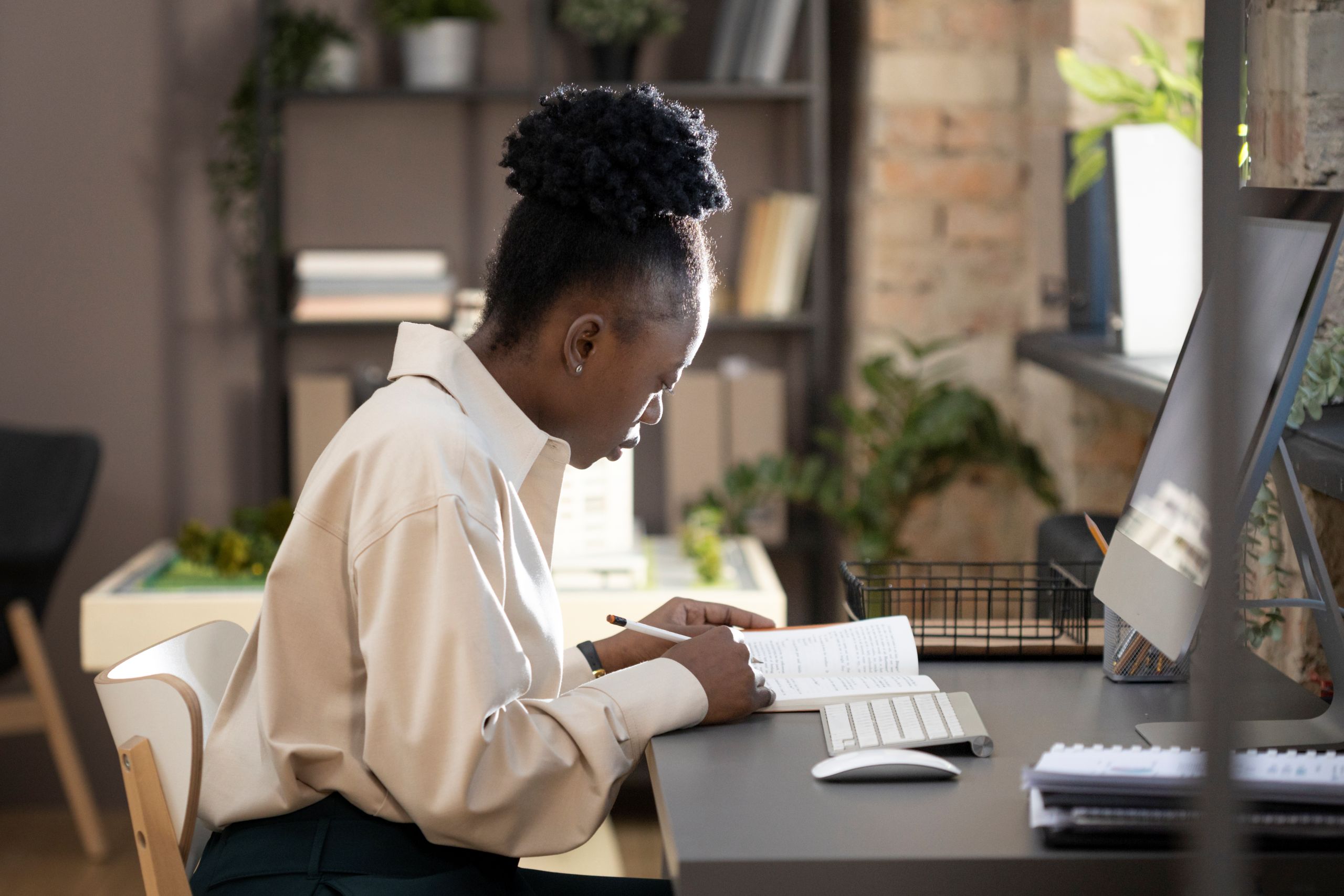 The “Support Role Cycle”. Why So Many Brilliant Women Are Overlooked at Work