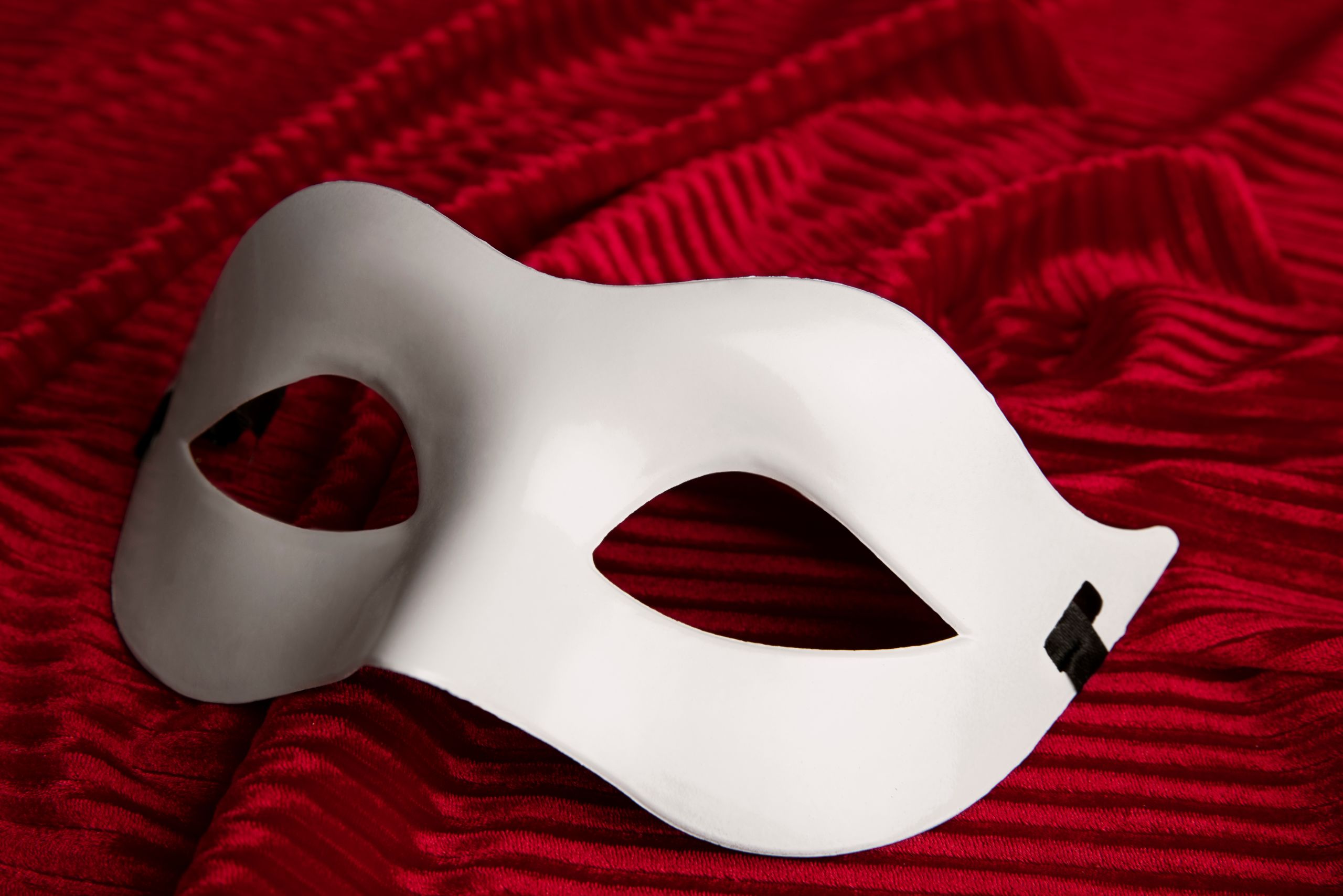Leading Without the Mask: The Power of Authenticity in a Pretentious ‘World’
